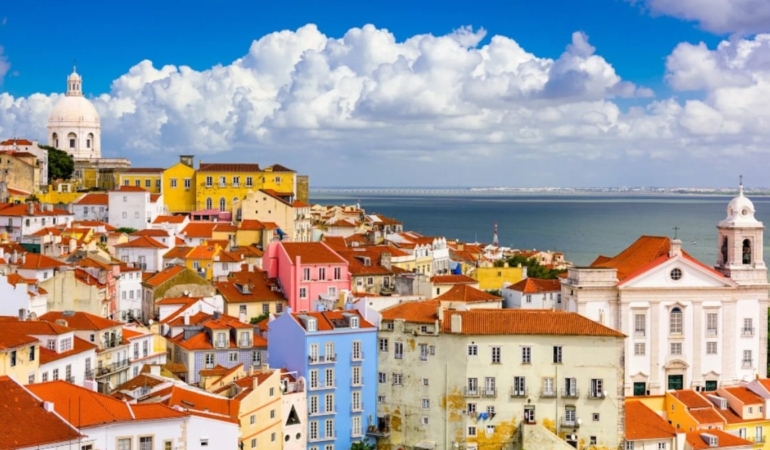 Aylık 43 bin TL geliri olan Türk vatandaşlarına Avrupa Birliği ülkesi oturum izni verecek