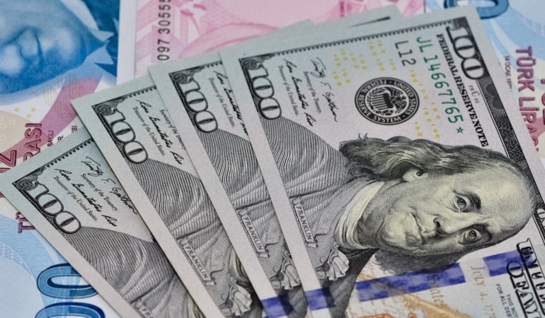 Dövizde perşembe geleneği: Dolar rekor tazeledi