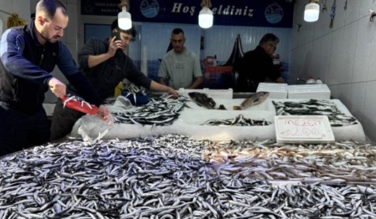 Hamside bu fiyat ilk kez görüldü: Tezgahlarda yoğunluk başladı
