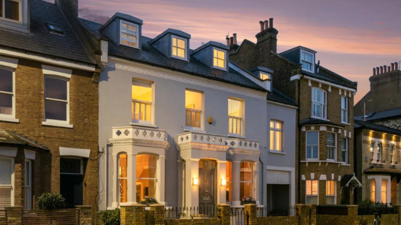 ingilterede-2-milyon-sterlin-uzeri-konutlara-ek-vergi-yolda-sCInPcdH.jpg