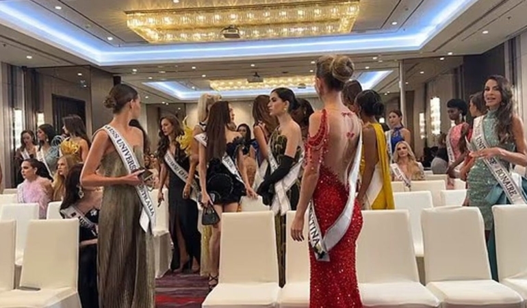 Kainatın en güzel kadını salonu apar topar terk etti