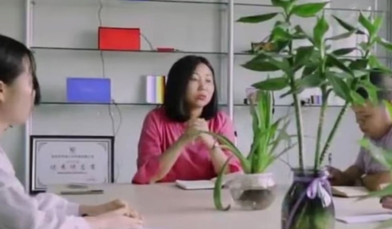 Kaybolan kız çocuğu multimilyoner oldu: 43 yıl sonra ailesine gözyaşları içinde kavuştu