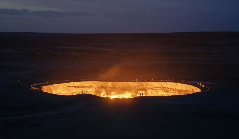 Kazayla meydana geldi, 54 yıldır alev alev yanıyor: Görmek için akın ediyorlar