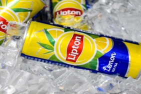 lipton-ice-teanin-icinden-yanlis-sivi-cikti-raflardan-toplatiliyor-EEyNjXTn.jpg
