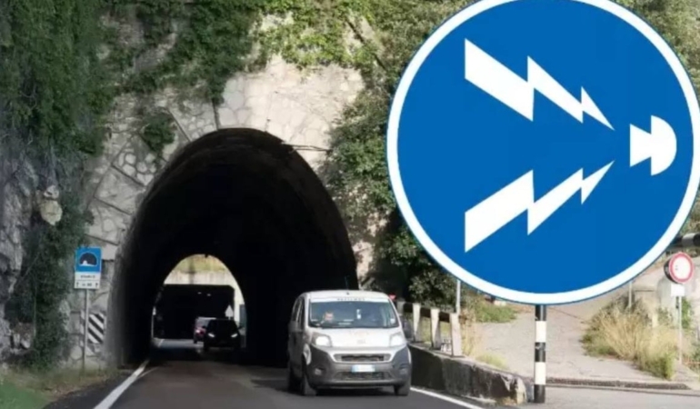 Mantar işaretli trafik levhası görürseniz hemen direksiyona sarılın: İşte anlamı