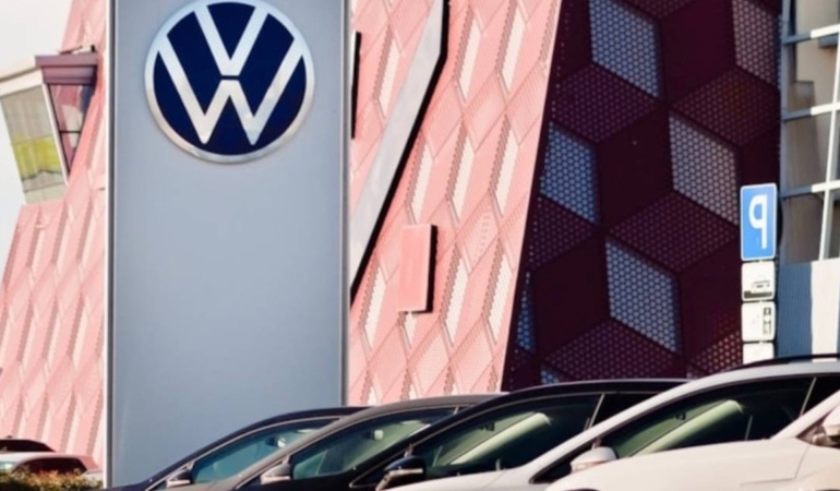 Otomotiv devi Volkswagen rotayı değiştirdi: Almanya kaybetti