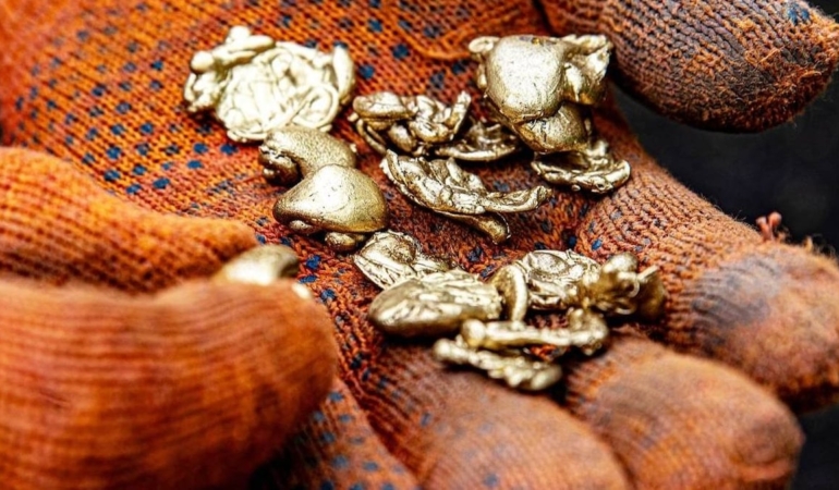 Şimdiye dek görülmemiş yüksek kaliteli altın bulundu: Maden ocağından fışkırdı