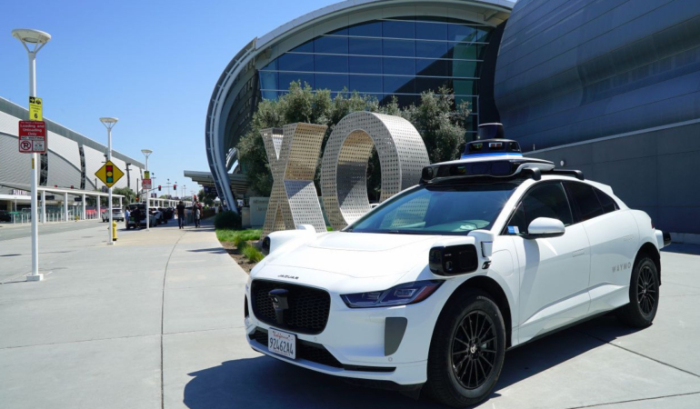 Şoförsüz taksilerde yeni devir: Otoyollara açılıyor!