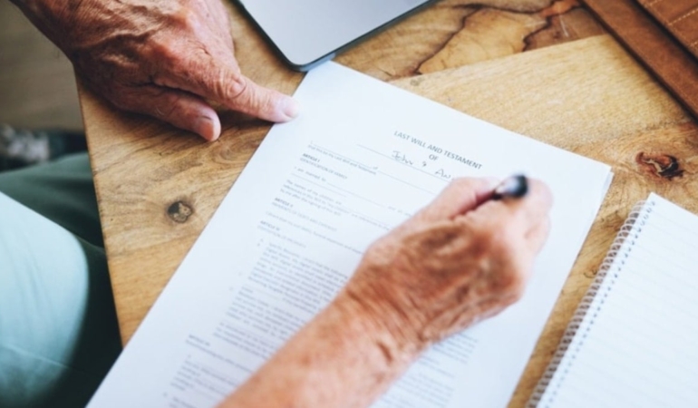 Torunlarına kızdı, dev mirası komşusuna bıraktı: Tek bir sebebi var!