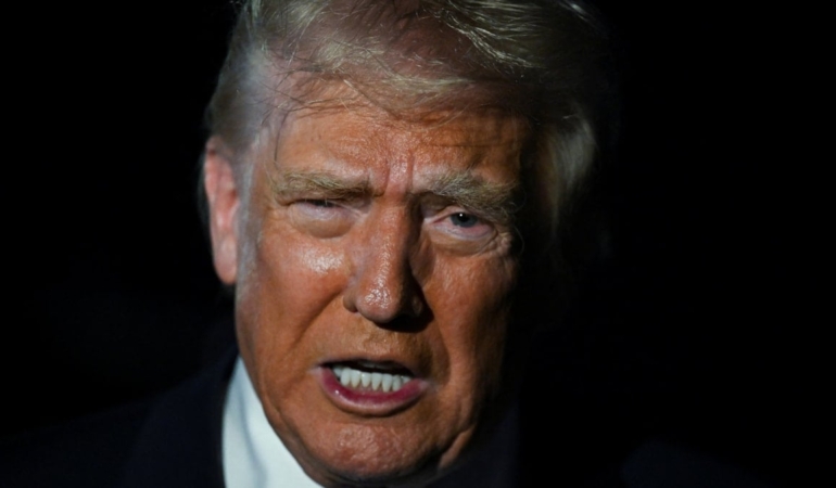 Trump çark etti: Partisini bölen fuhuş çetesi belgelerine ‘evet’ oyu istedi