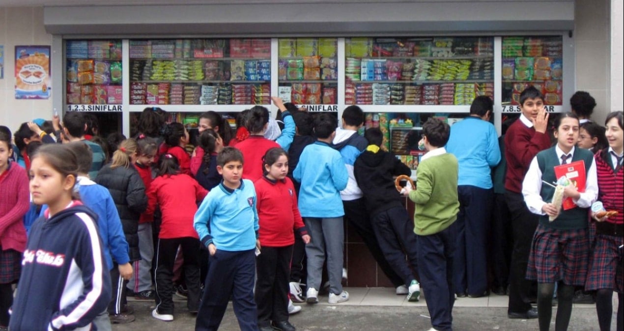 yoksul-cocuga-3-liralik-yardim-aB45isdU.jpg
