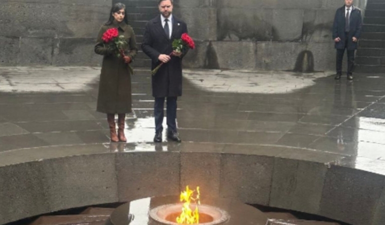 ABD Başkan Yardımcısı Ermenistan’daki o anıtı ziyaret etti