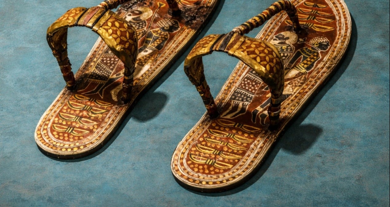 bu-sandaletler-3-bin-300-yillik-mesaj-tasiyor-eMJcTSc2.jpg