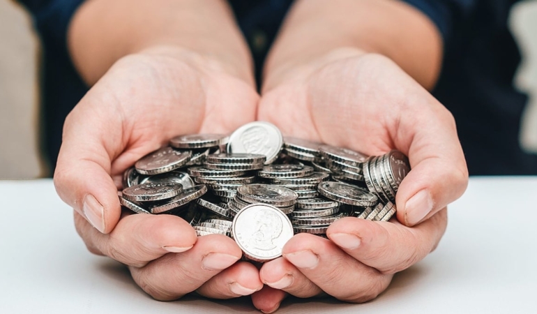 Elinde bu paralardan olan yaşadı