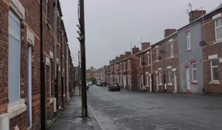 Sahte pencereli evlerin bulunduğu köyde konutlar 60 TL’ye satılıyor