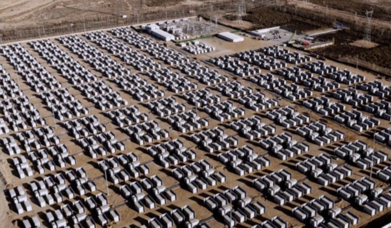 Tek başına 4 bin jeneratörün işini yapacak! Dünyanın en büyük enerji depolama tesisi açıldı