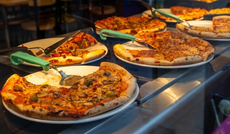 Ünlü pizza zinciri 27 şubesini kapattı, varlıklarını sattı