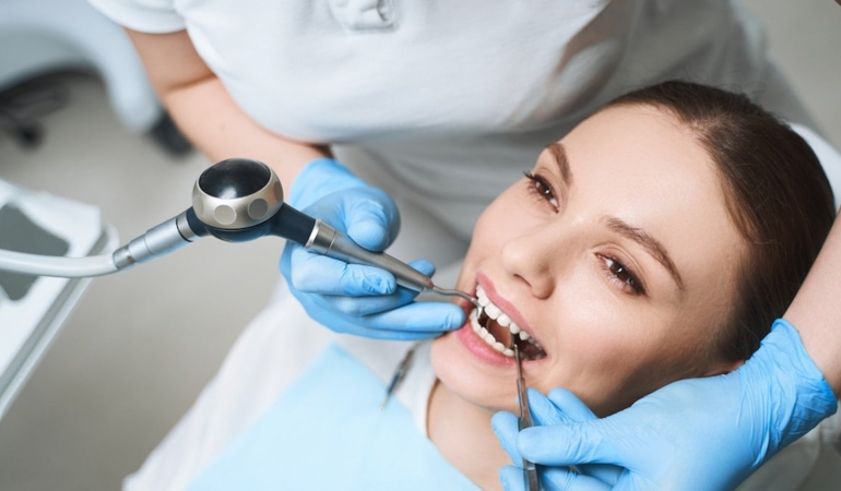 Diş hekimi uyardı: Ağızdaki değişimler bağırsak kanserinin işareti