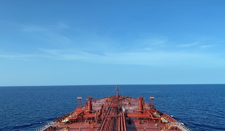 Hürmüz’de kriz büyüyor: İran gemilerden 2 milyon dolar alıyor