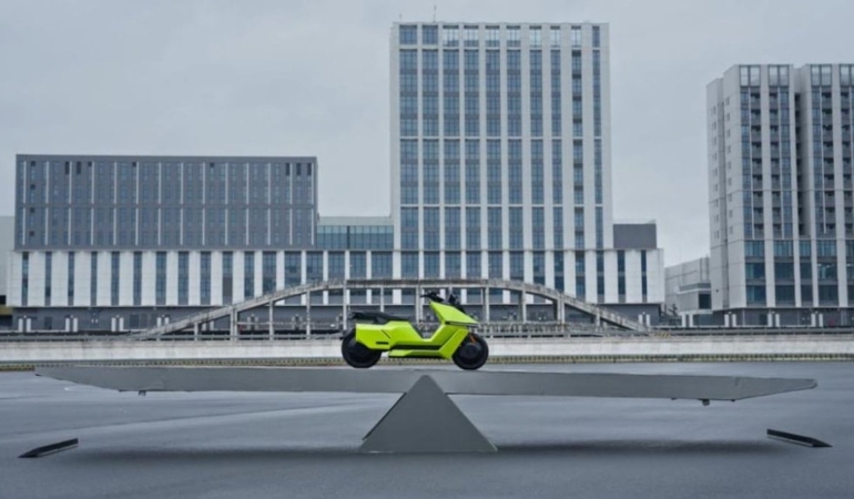 Kendi kendini dengeleyen motosiklet için seri üretime geçildi