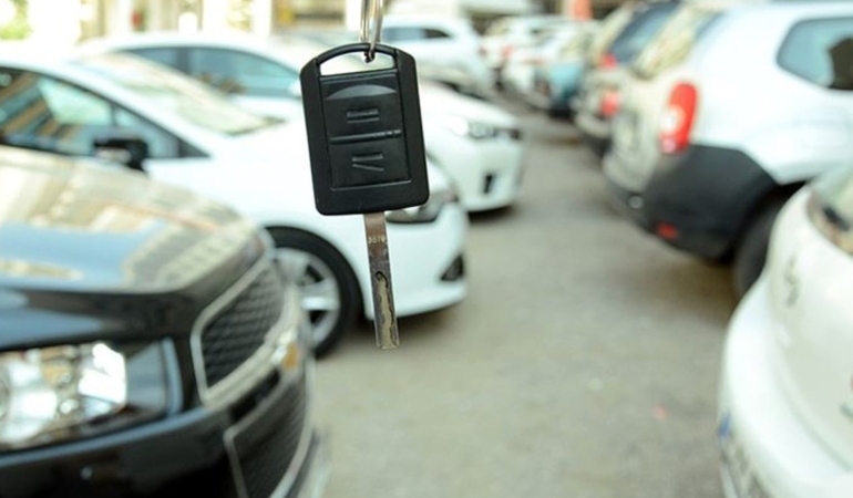 Araba alacaklar dikkat! İkinci el araç fiyatlarında “reel düşüş” devam ediyor!