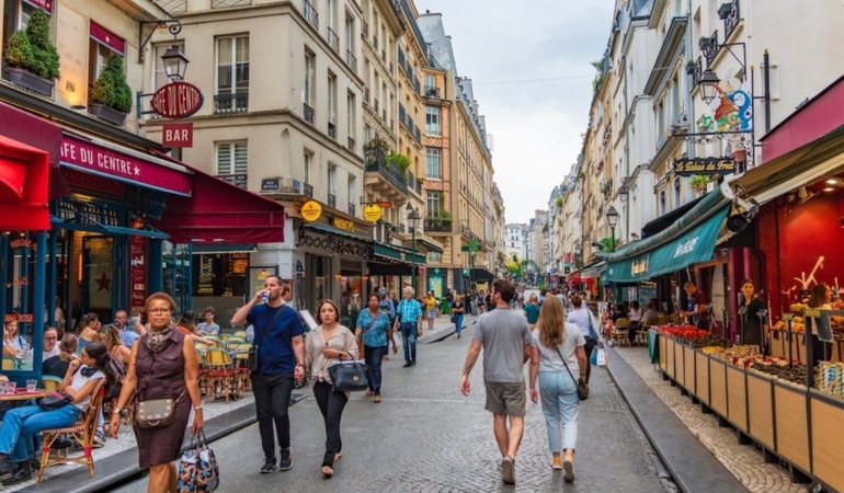 Avrupa köşeye sıkıştı: Halka kısıtlamaya gidin çağrısı yapıldı