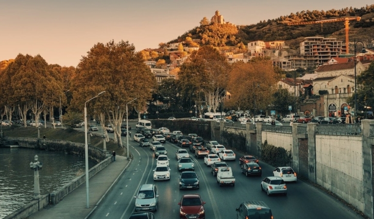 Dünyanın en sabırlı ülkesi: Trafik ışığı yok, kornaya basmak yasak