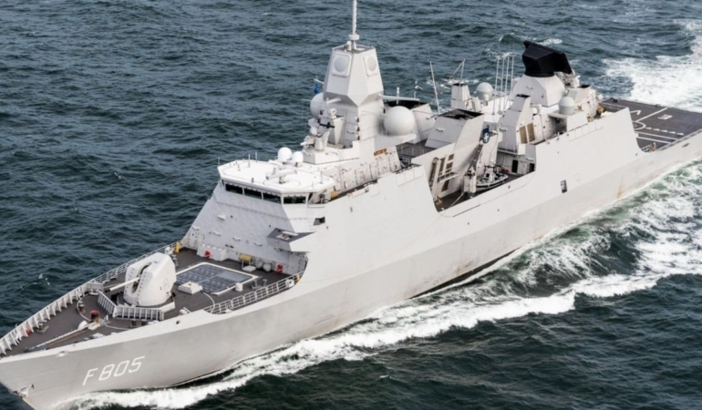 Gazeteci 260 TL’lik cihazla görevdeki harp gemisine sızınca olanlar oldu