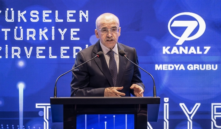 Mehmet Şimşek yandaş gazetedeki eleştirilere yandaş kanaldan cevap verdi