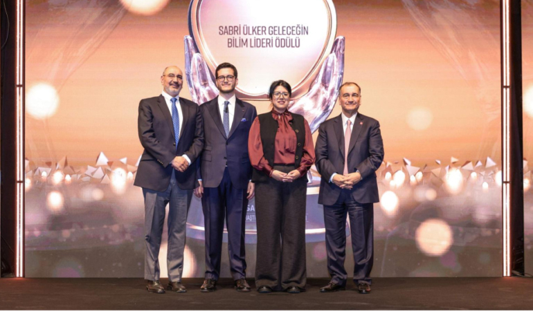 sabri-ulker-bilim-lideri-odulu-silili-bilim-insanina-verildi-7cZbWGDs.jpg