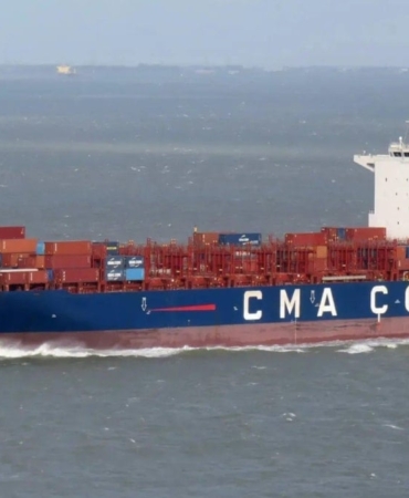 savasta-bir-ilk-hurmuz-bogazindan-avrupa-gemisi-gecti-OQTVttSg.jpg