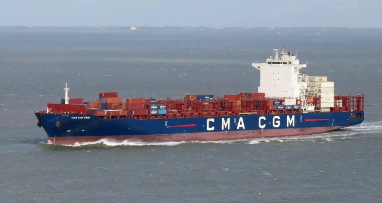 savasta-bir-ilk-hurmuz-bogazindan-avrupa-gemisi-gecti-OQTVttSg.jpg