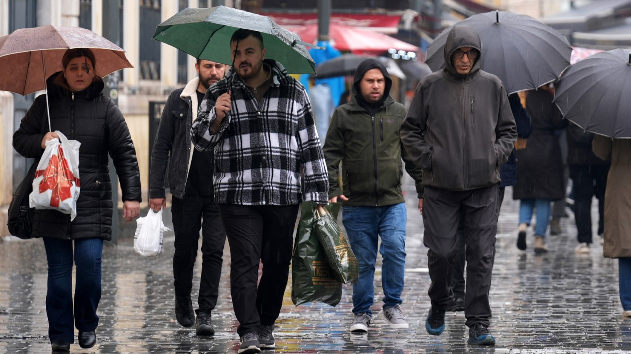 yagmur-satislari-patlatti-semsiye-talebi-3-gunde-yuzde-179-firladi-Q2LiRZMH.jpg