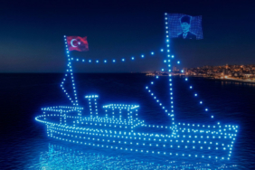 500-drone-ile-bandirma-vapuru-gokyuzune-tasindi-agN1qaTZ.jpg