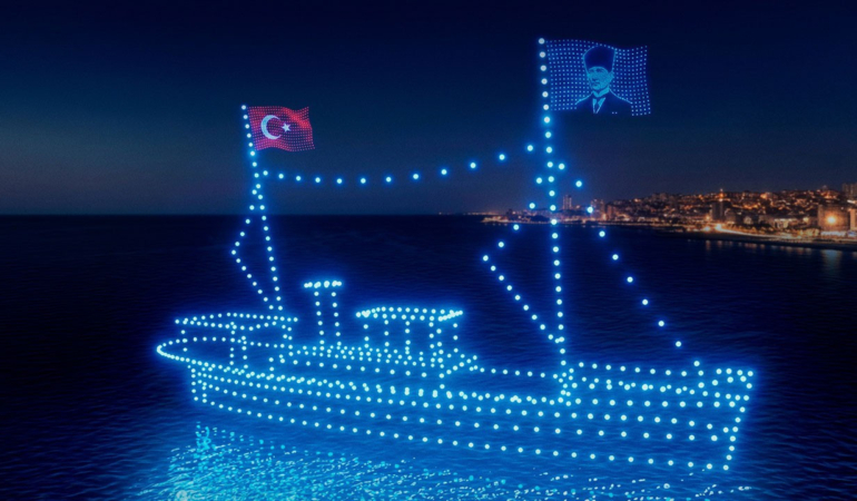500-drone-ile-bandirma-vapuru-gokyuzune-tasindi-agN1qaTZ.jpg