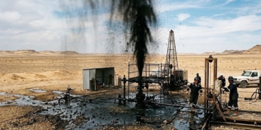 corak-arazinin-ortasindan-petrol-fiskirdi-son-15-yilin-en-buyugu-TVJzNWtY.jpg