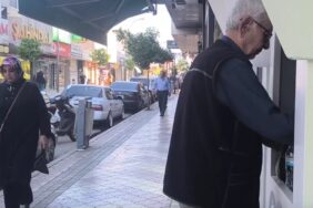 emeklilerden-4-bin-liralik-ikramiye-tepkisi-iki-tane-ceyrek-etmiyor-EKYNRu6X.jpg