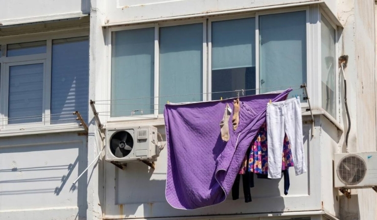 Evinde balkona çamaşır asanlar için karar verildi