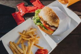 hamburger-devi-49-restoranini-satisa-cikardi-lHLayfiq.jpg