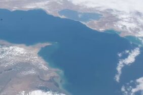koca-bir-deniz-gozlerimizin-onunde-yok-oluyor-cWaGcgvE.jpg