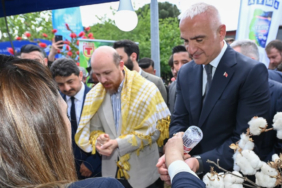 nazillide-senlik-heyecani-bakan-ersoy-ureticiler-ve-sanatk-rlarla-bir-ortaya-geldi-Ojew9HkA.jpg