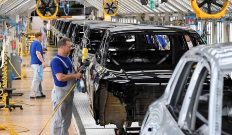 Otomotiv devi 60 yıllık efsane model için 3 fabrika kuracak