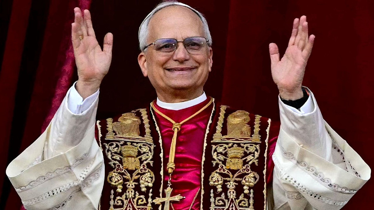 papa-14-leodan-yapay-zeka-cikisi-insanlik-icin-tehdit-haline-gelmemeli-bBP8QPNr.jpg