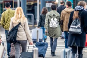 turistler-rezervasyonlarin-yarisini-iptal-etti-ulke-sokta-c6z2QFR4.jpg