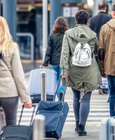 turistler-rezervasyonlarin-yarisini-iptal-etti-ulke-sokta-c6z2QFR4.jpg