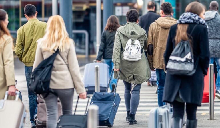 Turistler rezervasyonların yarısını iptal etti: Ülke şokta