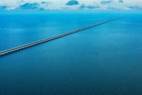 13-kilometre-boyunca-kara-gorunmeyen-tek-kopru-polisler-ozel-nobet-tutuyor-11YWiWcM.jpg