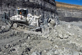 73-tonluk-dev-buldozer-uzaktan-kumandayla-calisiyor-binlerce-kilometreden-yonetiliyor-i6N79L3F.jpg