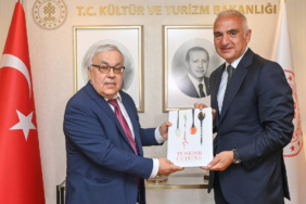 bakan-ersoy-ile-rus-buyukelci-versinin-bir-ortaya-geldi-z5MqSety.jpg