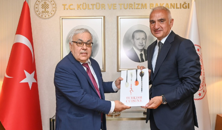 Bakan Ersoy ile Rus Büyükelçi Verşinin bir ortaya geldi